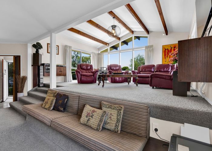  at 5 Longview Drive, Merrilands, New Plymouth