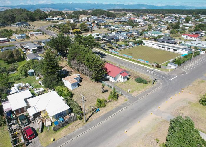  at 98 Park Avenue, Waitārere Beach, Levin