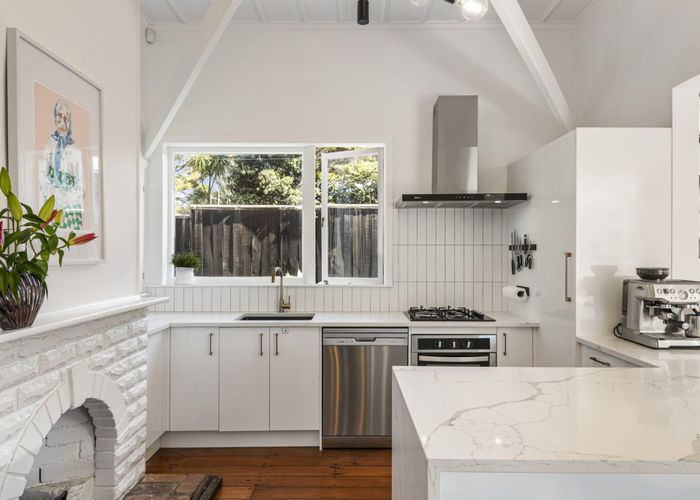  at 2/157 Glenfield Road, Hillcrest, Auckland