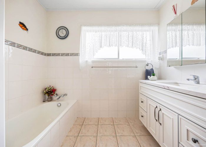  at 16 Kurnell Dr, Botany Downs, Manukau City, Auckland