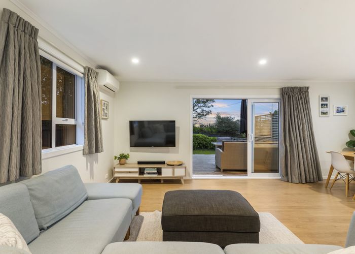  at 1/298 Glenfield Road, Glenfield, Auckland