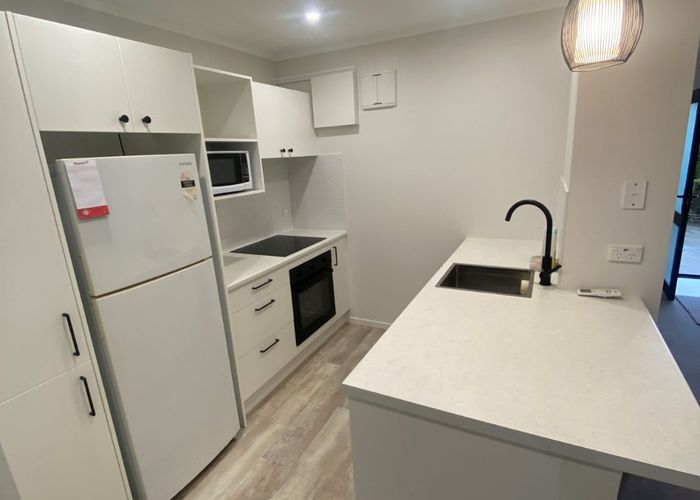  at 33 Patons Road, Howick, Auckland