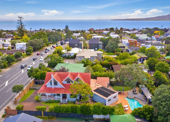  at 10 Esmonde Road, Takapuna, Auckland