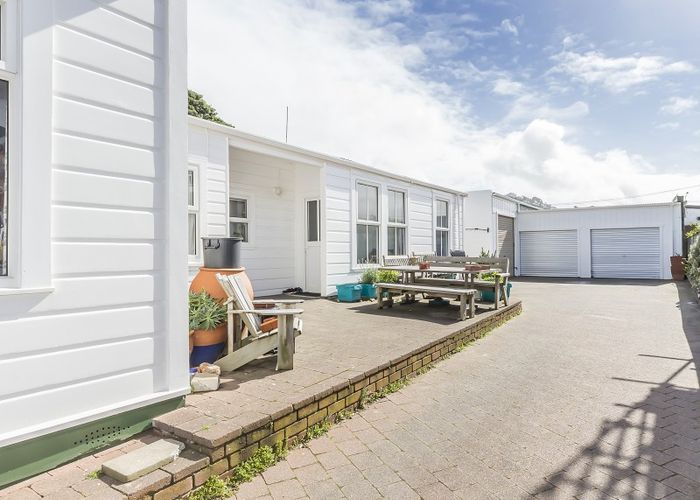  at 118 Lyall Parade, Lyall Bay, Wellington