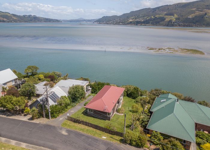  at 20 Bayne Terrace, Macandrew Bay, Dunedin