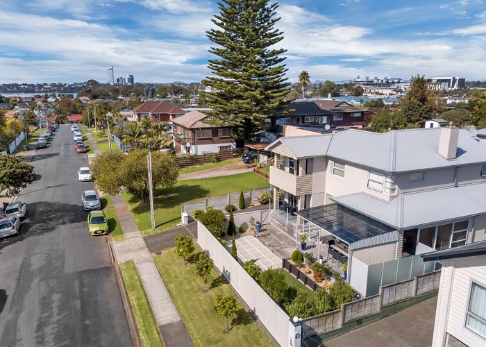  at 20 Quebec Road, Milford, Auckland