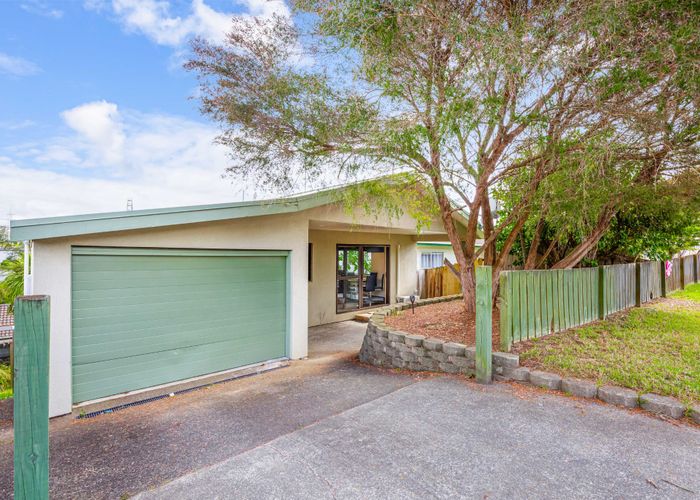  at 12 Cedar Heights Avenue, Massey, Auckland