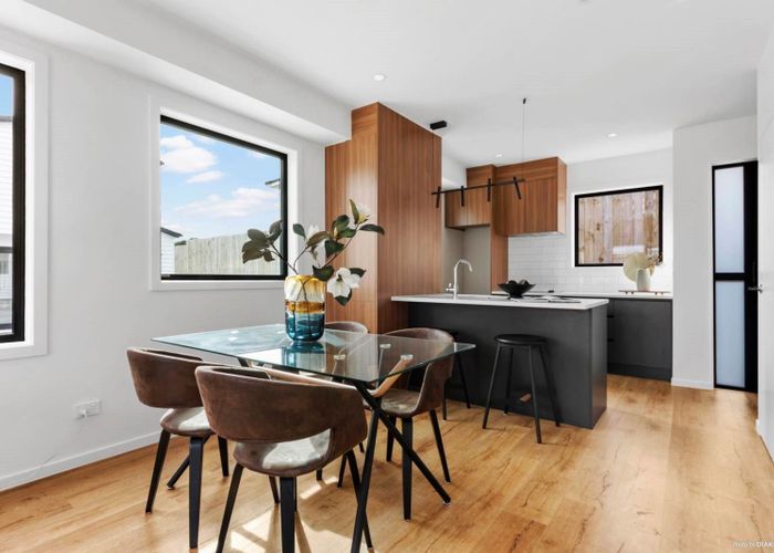  at 6/85 Royal View Road, Te Atatū South, Auckland
