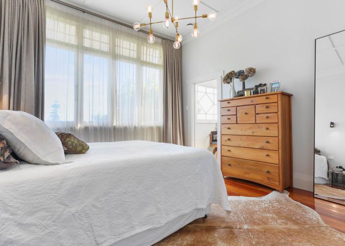 at 9 Kingsview Road, Mount Eden, Auckland