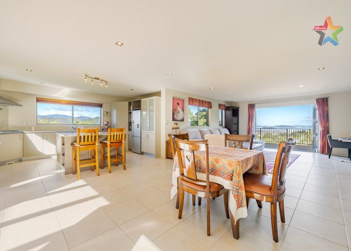 For sale 27 Meadowbank Drive, Belmont, Lower Hutt, Wellington homes.co.nz