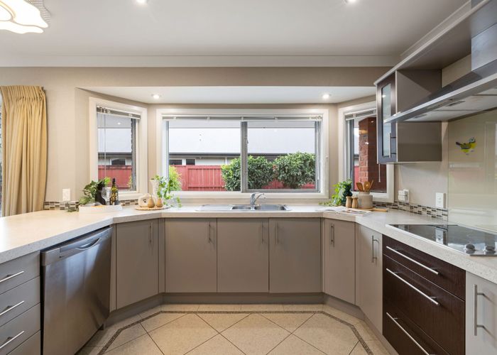  at 28 The Esplanade, Huntington, Hamilton