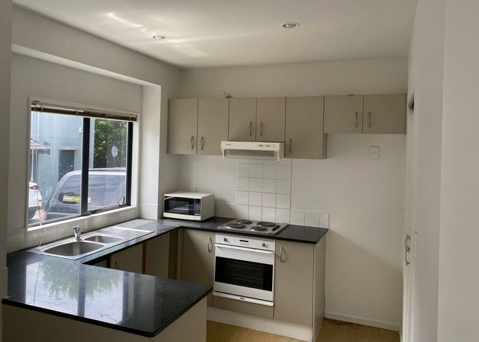 at 3 Sun Place, Henderson, Waitakere City, Auckland