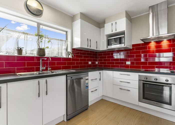  at 2/27 Pakira Avenue, Glendene, Waitakere City, Auckland