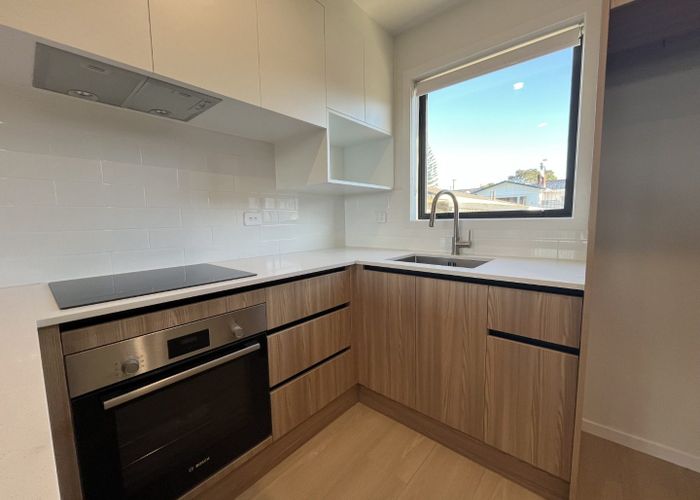  at 6/10 Fairclough Road, Beach Haven, North Shore City, Auckland