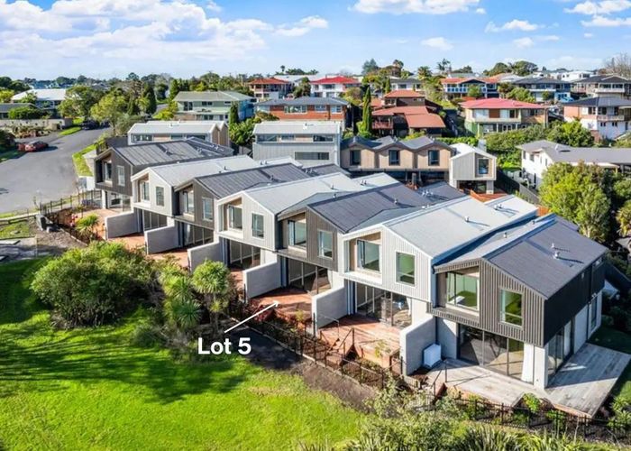  at 5/98-100 Walker Road, Point Chevalier, Auckland City, Auckland