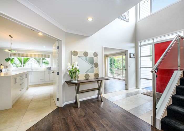  at 8 Wychwood Avenue, Henderson, Auckland