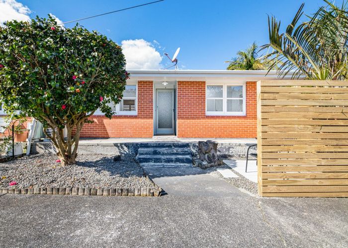  at 4/10 Sutherland Road, Mount Albert, Auckland