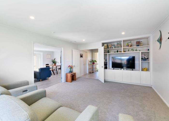 at 8 Brookwood Drive, Henderson, Auckland