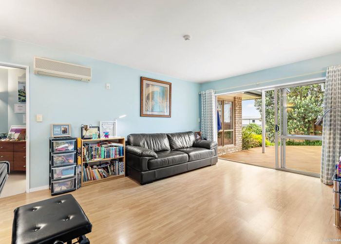  at 8 Maidstone Place, Oteha, Auckland
