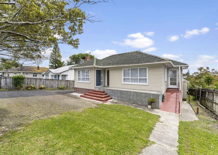  at 3181 Great North Road, New Lynn, Auckland