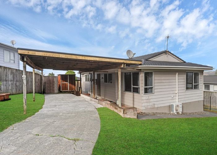  at 9 Glenbervie Crescent, Massey, Waitakere City, Auckland