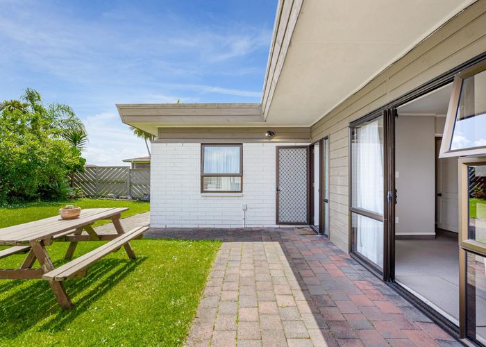  at 1/262 Don Buck Road, Massey, Waitakere City, Auckland