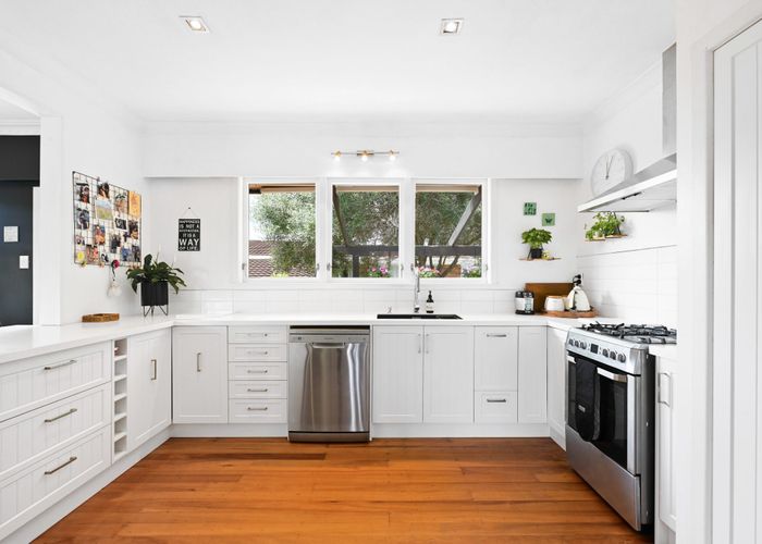  at 9 Samuel Place, Queenwood, Hamilton