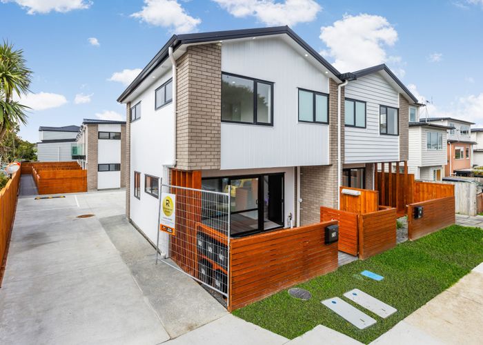  at Lot 2, 7 Gladfield Lane, Te Atatu Peninsula, Waitakere City, Auckland