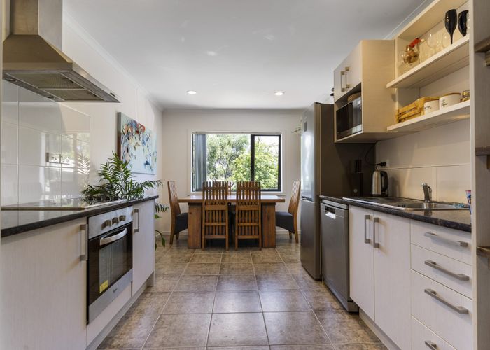  at 8/2 Swan Hill Drive, Glen Eden, Auckland