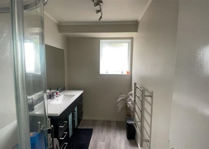  at 2/4 Silver Creek Road, Weymouth, Manukau City, Auckland