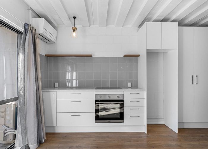  at 2/25 Winchester Street, Merivale, Christchurch City, Canterbury
