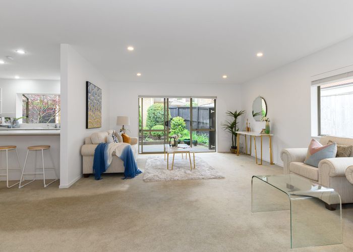  at 2/52 Turama Road, Royal Oak, Auckland