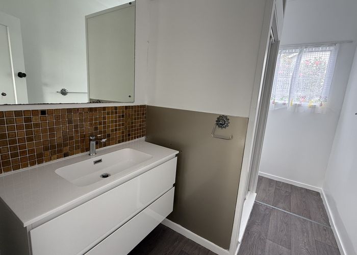  at 3 locarno Ave, St Lukes, Auckland City, Auckland