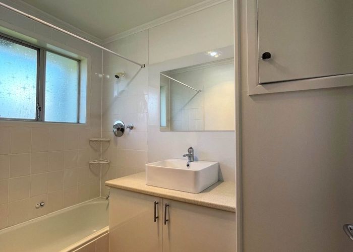  at 2/6 May Road, Mount Roskill, Auckland