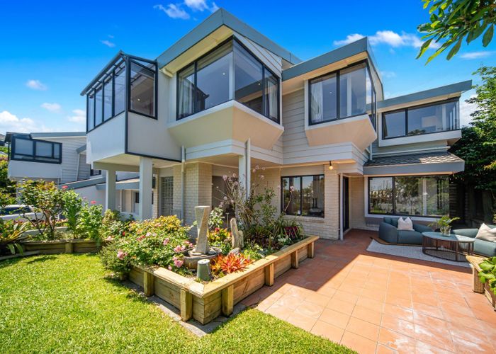  at 1/33 Argo Drive, Half Moon Bay, Auckland
