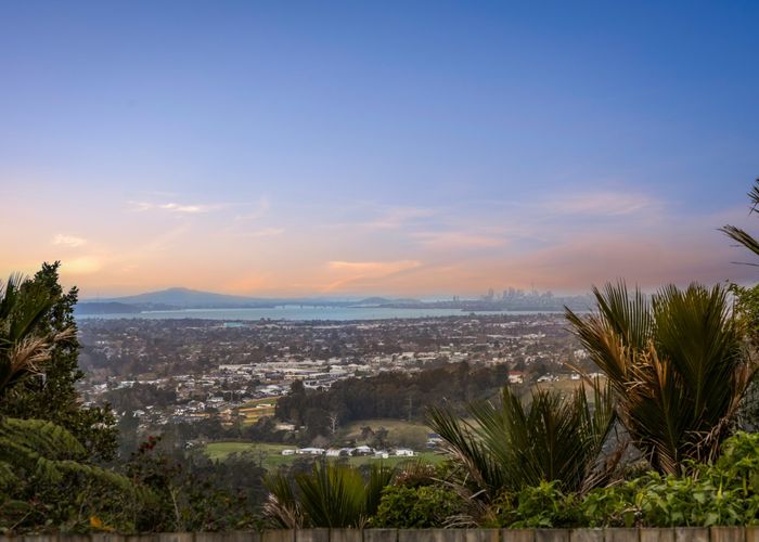  at 1124 Scenic Drive North, Swanson, Waitakere City, Auckland