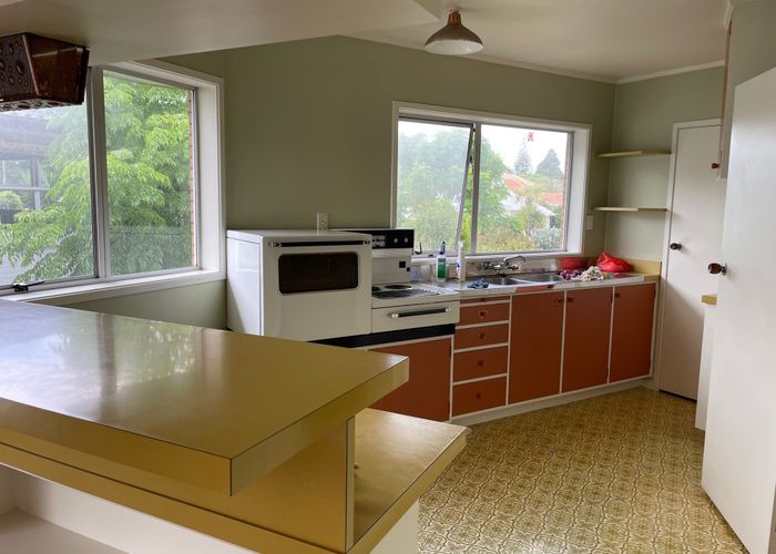  at 5 Miltonia Avenue, Te Atatu South, Waitakere City, Auckland