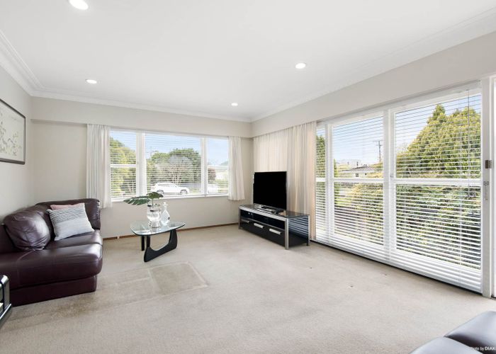  at 1/8 Tawera Road, Greenlane, Auckland