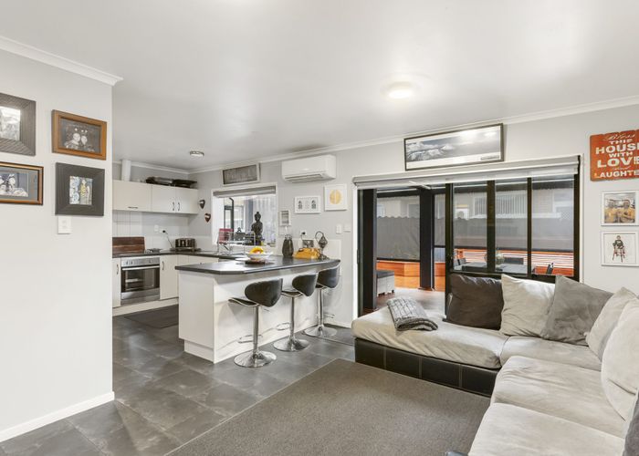  at 4 Harobed Place, Weymouth, Auckland