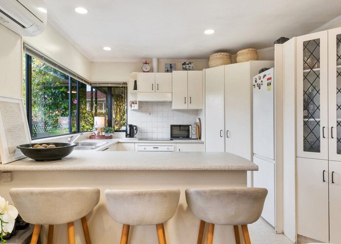  at 2/17 Arthur Road, Hillpark, Auckland