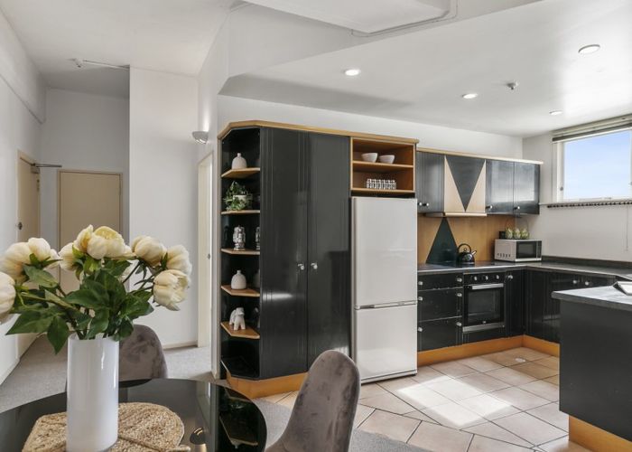  at 2/33 Hania Street, Mount Victoria, Wellington