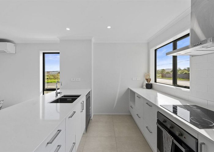  at 118 Manuroa Road, Takanini, Auckland