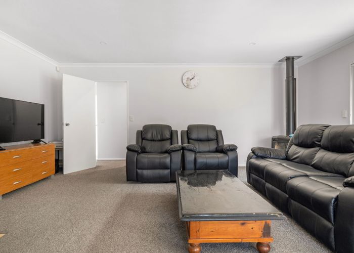  at 11 Saralee Drive, Manurewa, Manukau City, Auckland