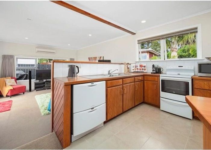  at 8 Arrow Road, Forrest Hill, North Shore City, Auckland