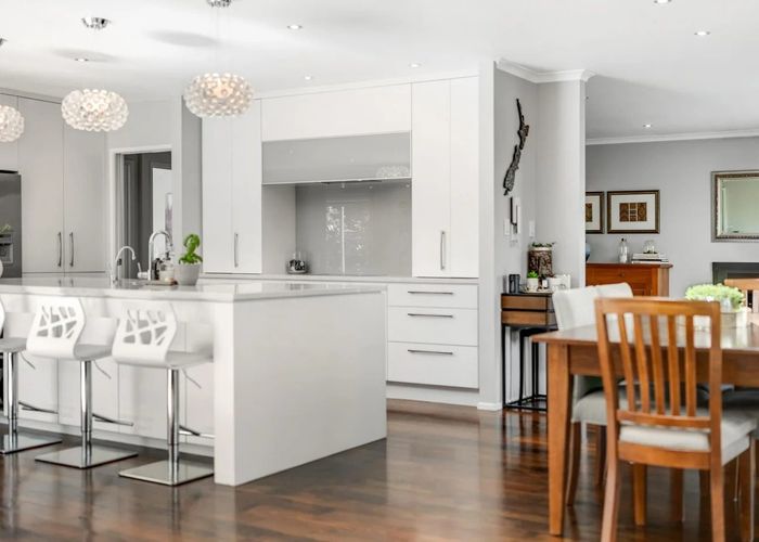 at 11 Holly Way, Sunnyhills, Auckland