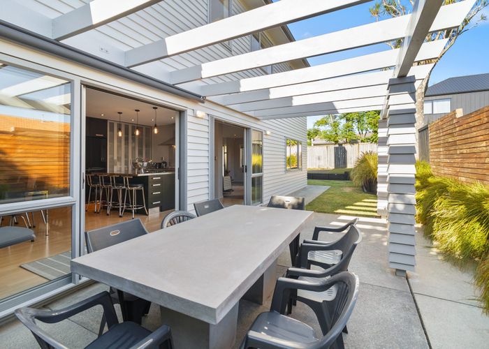  at 34 Wainui Avenue, Point Chevalier, Auckland