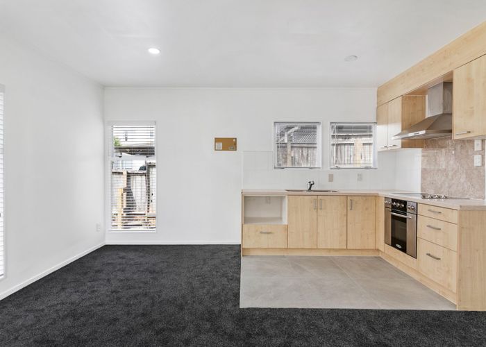  at 2/109 Stanley Road, Glenfield, North Shore City, Auckland