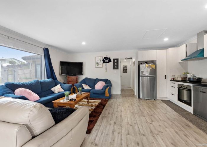  at 2/45 Makora Road, Massey, Waitakere City, Auckland