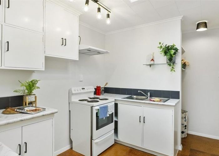  at 1/24 Deller Grove, Silverstream, Upper Hutt, Wellington