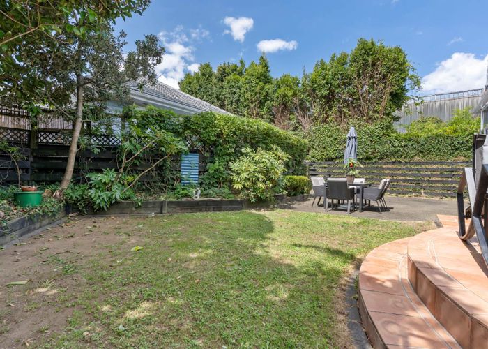  at 2/14 Taharoto Road, Takapuna, Auckland